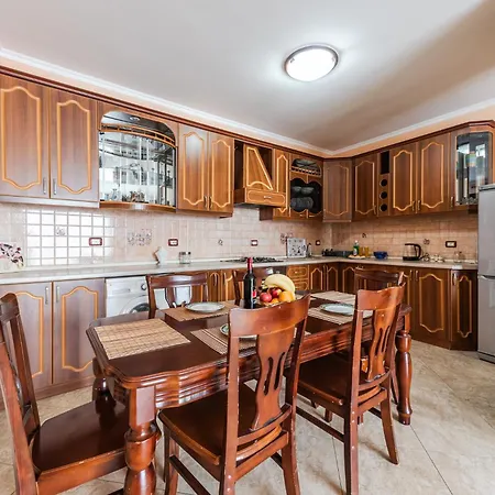 Apartment Old Town 2br With Sea View *