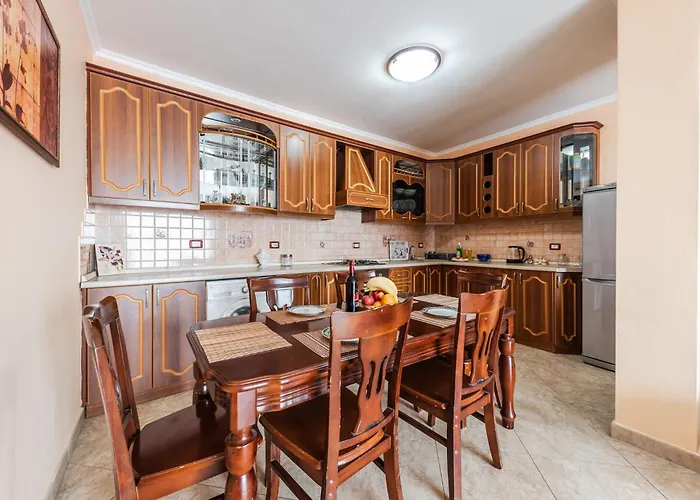 Apartment Old Town 2br With Sea View *